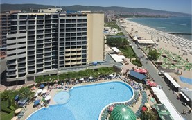 Facade and swimming pool