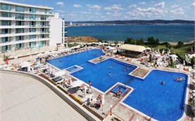 Facade & pool