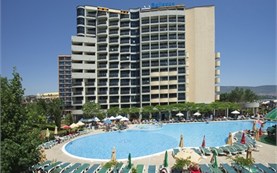 Facade and swimming pool