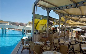 Pool bar - Glarus hotel