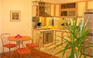 Buzz apartment - Kitchen table