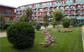 The yard - Kokiche Hotel