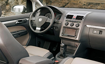 Bike Rental Paris >> Interior » 2005 VW Touran 5+2 pax - photos Bike Rental Paris >> Interior » 2005 VW Touran 5+2 pax - photos