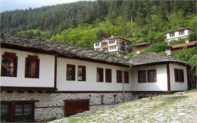 Houses, Shiroka Luka