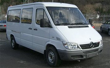 2004 Mercedes Sprinter 8+1