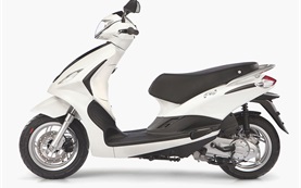 2013 Piaggio Fly 50 - alquiler de scooters en Niza 
