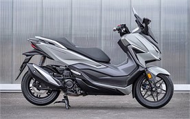 2016 Honda Forza 350cc - alquiler de scooters en Atenas