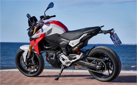 BMW F 900 R motorbike rental in Lisbon