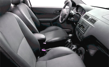 Interior 2004 Ford Focus Hatchback Fotos