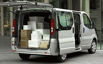 Front view » 2009 Renault Trafic 8+1