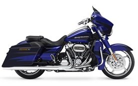 Harley Davidson Street Glide - alquilar una moto en Europa 