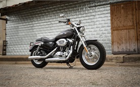 Harley Davison 1200 Custom - alquilar una moto en Europa 