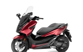 Honda Forza 125cc - Rollervermietung in Lissabon, Portugal