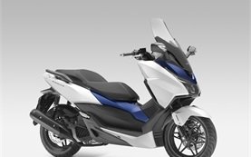 Honda Forza 125cc - прокат скутеров в Лиссабоне