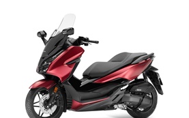 Honda Forza 125cc - скутер под наем в Лисабон, Португалия 