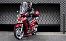 Honda SH 125 - scooter rental Athens