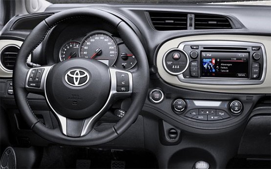 Innenansicht » 2015 Toyota Yaris