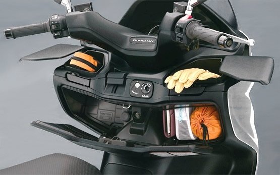 Suzuki Burgman 400 - rent a scooter
