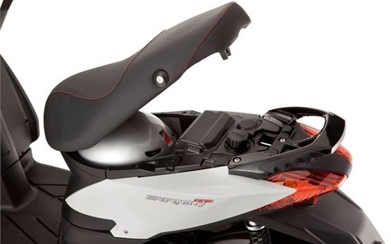 Aprilia Sportcity 125 - rent scooter Madrid