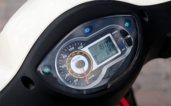 2015 Peugeot Tweet 125cc - Roller mieten Chania