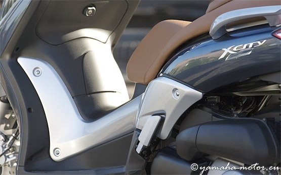 Скутер Ямаха X-City 125cc под наем в Олбия
