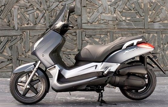 2013 Ямаха X-Max 125 - скутер на прокат в Мадриде