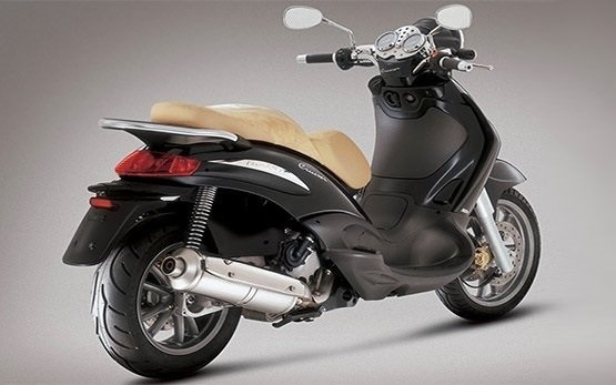 Piaggio Beverly 350cc scooter rental - Nice