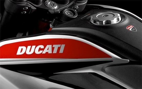 Ducati Hyperstrada - alquiler de motocicletas en Italia 