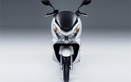 Honda PCX 125 - прокат скутеров в Сардинии