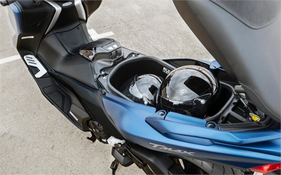 Yamaha T-Max 560 - scooter for hire  in Split