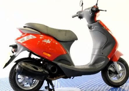 2006 Piaggio Zip 125cc scooter rental in Florence, Italy