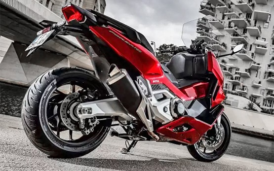 Honda Forza 750cc - motorcycle hire in Athens Greece