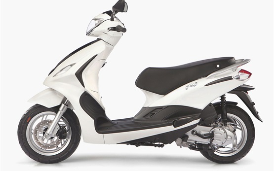 Piaggio Fly 50 - scooter rental Nice