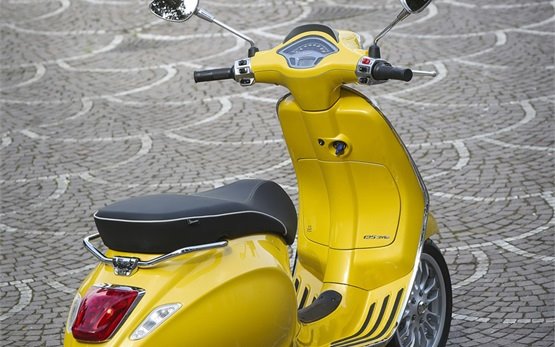 2015 Vespa Sprint прокат скутерa Италии