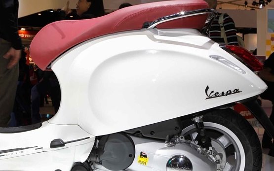 Пиаджио Веспа 125 скутер под наем в Сардиния