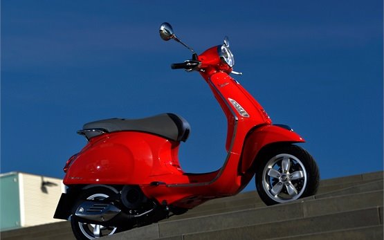 New Vespa Primavera scooter rental in Italy