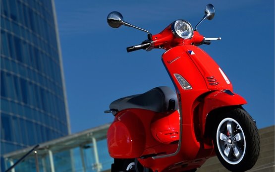 New Vespa Primavera scooter rental in Italy