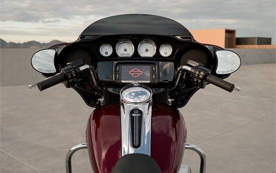 2016 Harley Davidson Street Glide - motorcycle rental Malaga