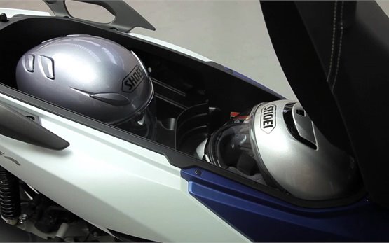 Honda PCX 300cc - скутери под наем, Лисабон