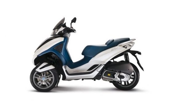 2016 Piaggio MP3 300cc scooter rental - Bulgaria