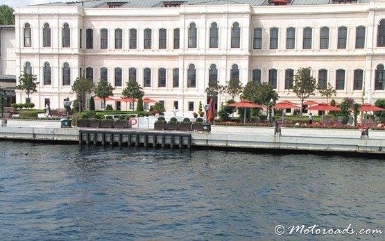 Besiktas vom Bosporus aus gesehen