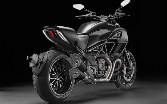 Ducati Diavel - Motorradvermietung Florenz