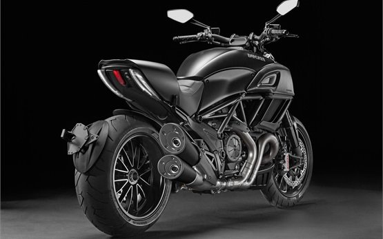 Ducati Дявол - наем на мотоциклет Рим