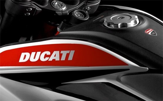 Ducati Hyperstrada - Motorrad mieten Flughafen Nizza