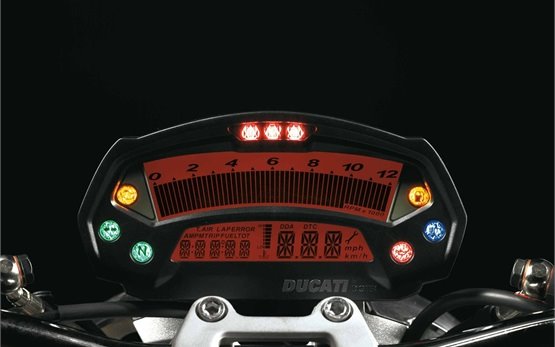Ducati Monster 696 - наем на мотор в Рим