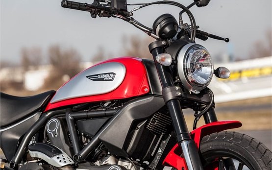 Ducati Scrambler Icon 803 - hire motorbike Malaga