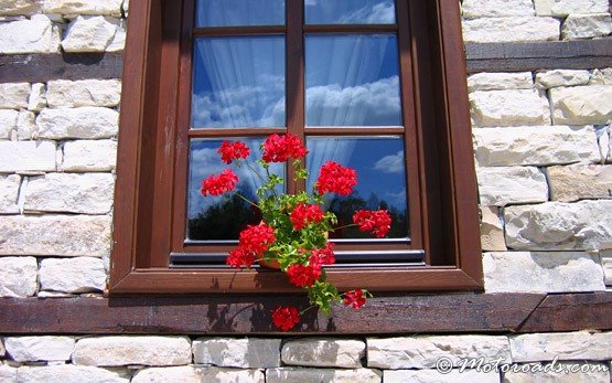 Flor en una casa Koprivshtitsa