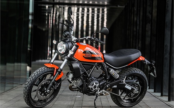 DUCATI SCRAMBLER SIXTY2 400CC - alquilar una motocicleta en Porto