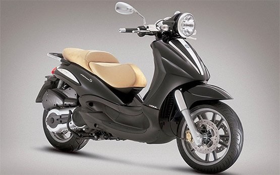 Piaggio Beverly 300cc Rollervermietung in Sardinien-Alghero