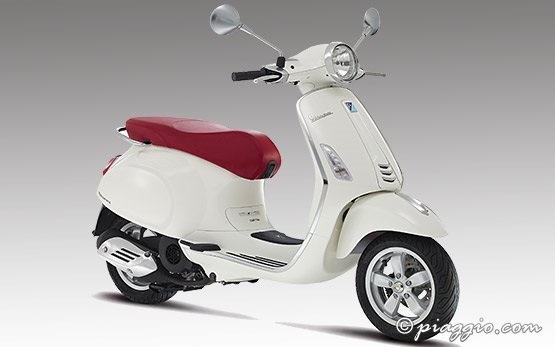 Piaggio Vespa 125 rent a scooter Milan